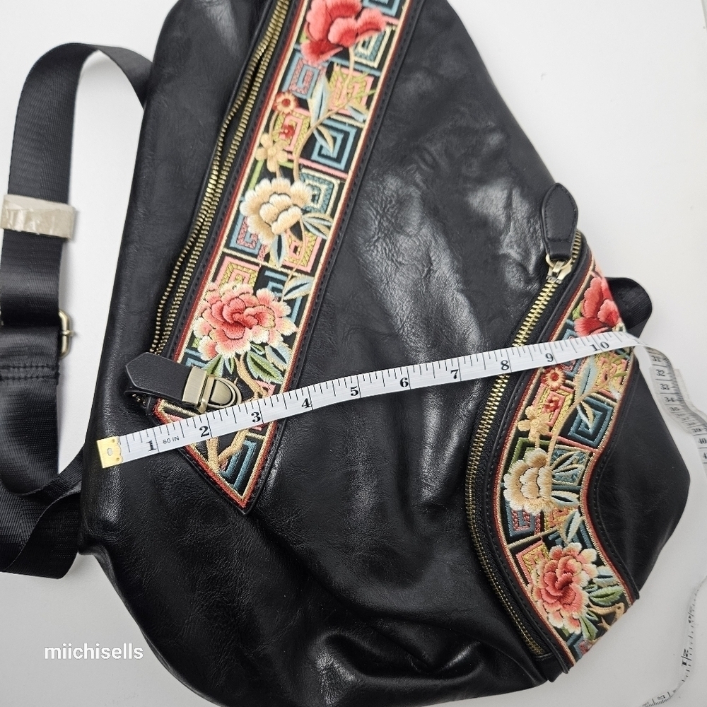 Leather backpack with embroidery - Picture 10 of 10